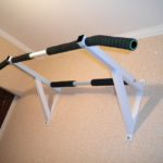 Турник в квартире своими руками