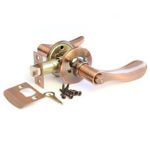 Как установить дверную ручку с защелкой